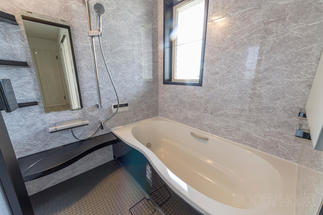 浴室はLIXILのユニットバス「アライズ」