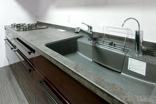 セラミックトプで傷つきにくくお掃除も楽なリシェル