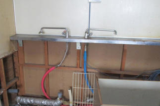 既存のブロックキッチンを解体