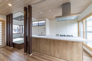 コンパクトでコミュニケーションの取り易いリビング・ダイニング