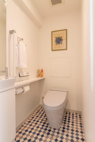 限られたスペースを広く使うトイレリフォーム