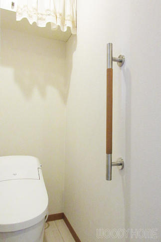 立ち座りの楽なトイレの手摺