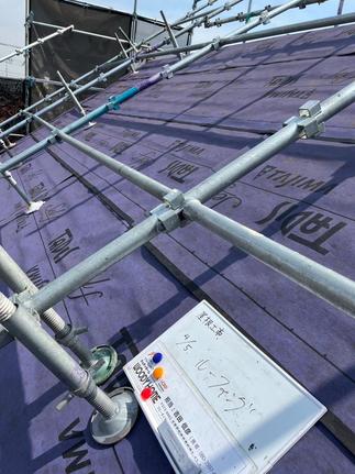 ルーフィング貼り作業