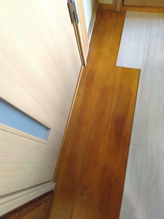 上貼り施工中の写真です