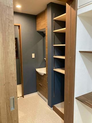 収納多めの洗面室