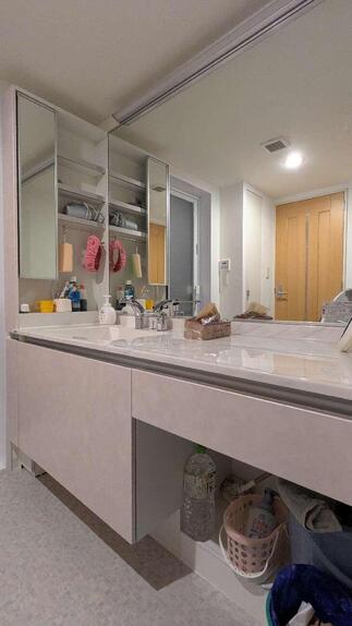 使い勝手の良いセミオープン仕様です。