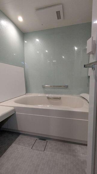 人造大理石の浴槽です