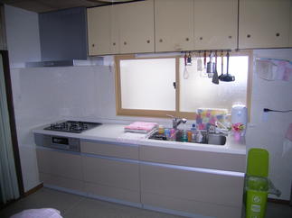 明るいキッチンに