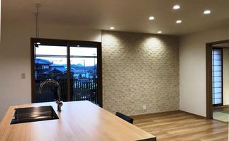 空気もきれいにしてくれる雰囲気ある内装タイル。