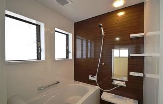 明るく清潔で入浴が楽な浴室へ