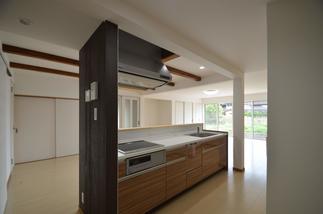 子供がどこに居ても把握できるキッチン。