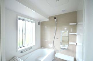 冬でもぽかぽか。断熱性と耐震性を両立した高性能な浴室。