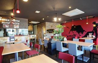 まるでスペインのような店内