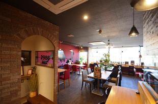 人気のバルを、内装も厨房もさらに使い易くオシャレにリフォーム。