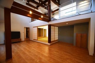 2階まで吹抜けのLD