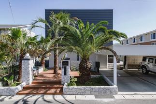 まるで南国のような開放感のあるファサード