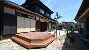 植栽で囲まれ暗かったお庭を、明るく風通しが良い、家族が楽しく過ごせる空間へガーデンリフォーム。