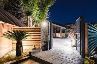 リゾートを思わせるファサード