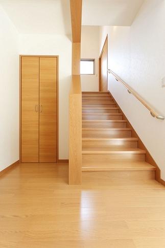 階段下にはｳｫｰｸｲﾝｸﾛｰｾﾞｯﾄを作りました！