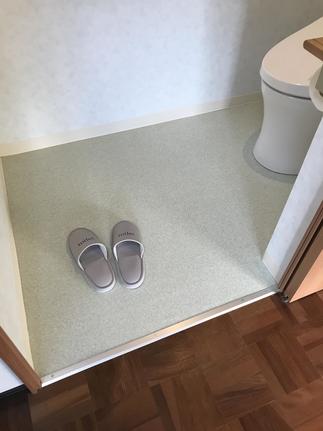 トイレ出入口の段差を解消