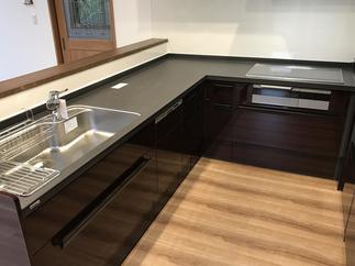 美しい質感と耐久性を兼ね備えたセラミックカウンター