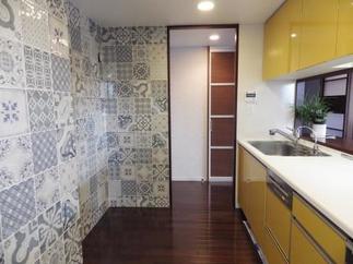 タイルでキッチンにアクセント