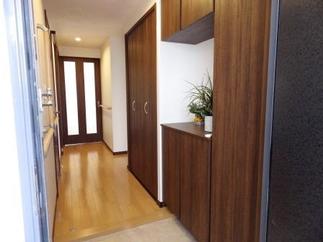 広がりを感じる廊下