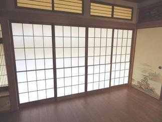 和室の雰囲気を残したまま畳からフローリングへ。