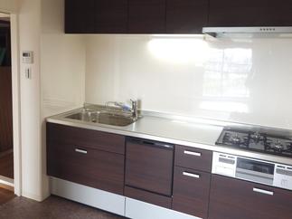 広くなった作業スペースで使いやすいキッチン