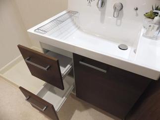 大きな洗面器が使いやすい洗面化粧台