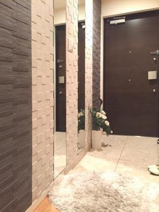 エコカラット×ミラーの組み合わせで洗練された印象に