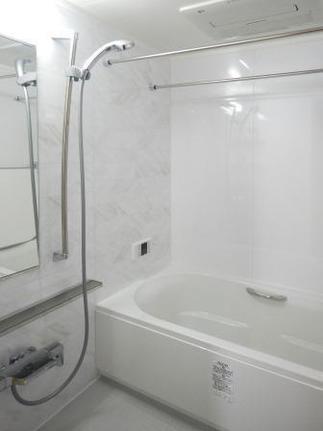 明るく掃除がラクになる浴室