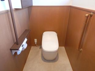 使わない小便器を撤去して広く使えるトイレ：LIXIL サティスG
