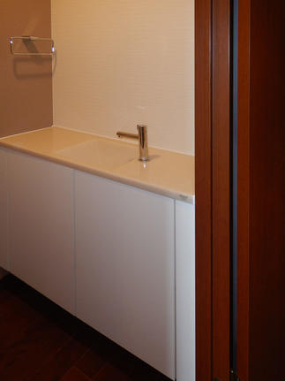 収納たっぷり手洗い