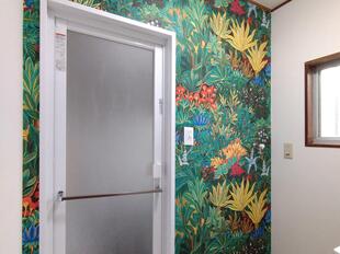 華やかボタニカル×上品グレーの浴室空間｜LIXIL　リデア