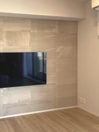 【テレビ壁掛け×エコカラット】でホテルライクに