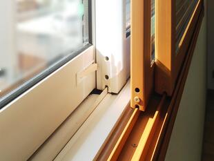 内窓「インプラス」で、在宅ワークも快適に