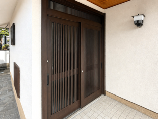 毎日の開け閉めが、軽やかになった玄関引戸リフォーム