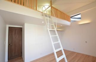 ロフトを設け空間を活用