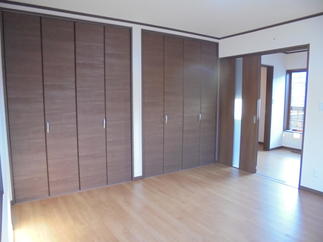 【AFTER】天井まで一体の大容量収納