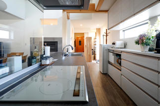 家族の玄関からキッチンまでの使いやすい動線