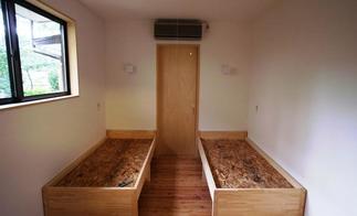 寝室のすぐ隣に、清潔感のあるトイレを配置。