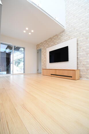 吹き抜けを中心に家族が集える住宅