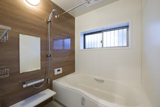 広々ユニットバスを採用。浴室乾燥器もついて快適な生活に！