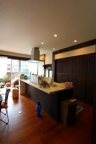 日の当たる落ち着いたキッチン