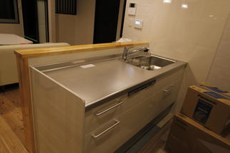 キッチンは使いやすい対面キッチンへ