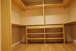 収納力ばつぐん、ウォークインクローゼット