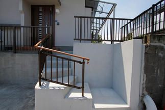 一段一段を低く安全に昇降できるように！