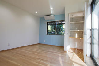 日の光が入る明るい子供部屋