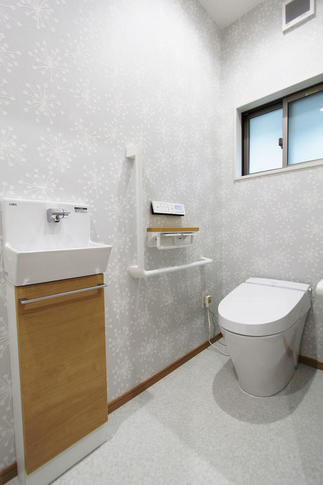 タンクレストイレで広々空間に